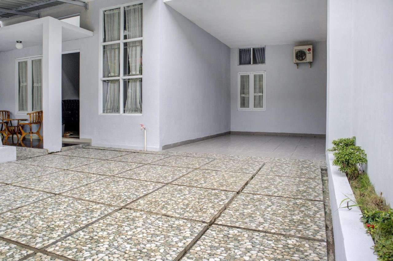 Oyo 3690 Wisma Yani Syariah Padang  Exterior photo